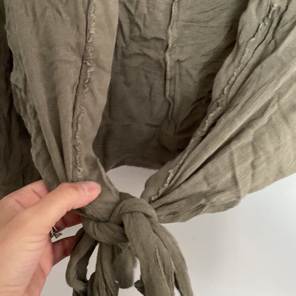 ⭐️2/$10 - crop top - Picture 2 of 3